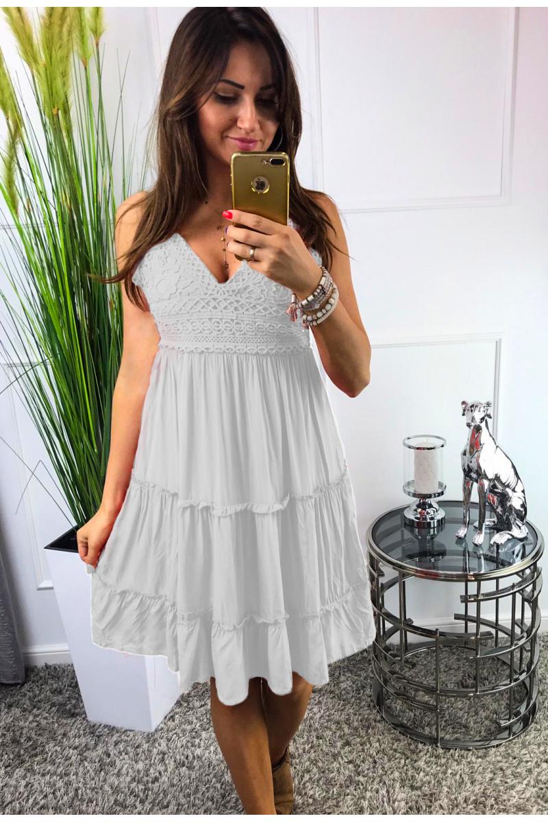 Letní šaty na ramínka v bílé barvě