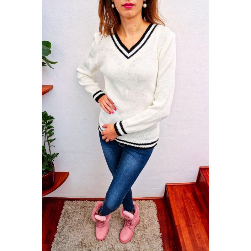 Bílý prodloužený svetr pro trendy ženu